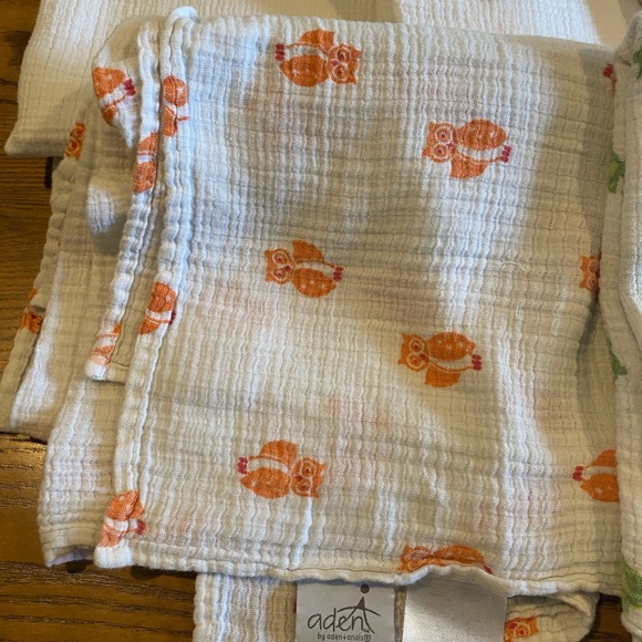 Aden and Anais swaddle blankets - set of 5 - Picture 3 of 4